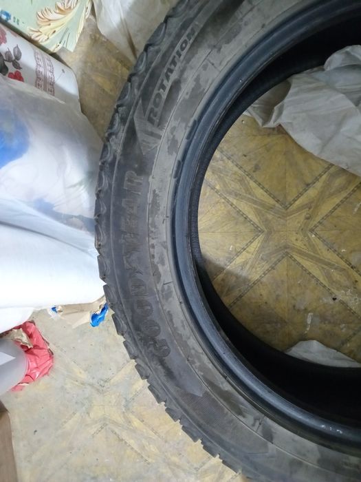 Зимние шины Good'year R19 235/55