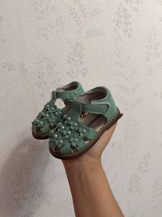 Продам детскую обувь