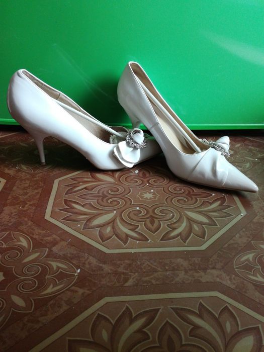 Туфли белые лаковые или обмен