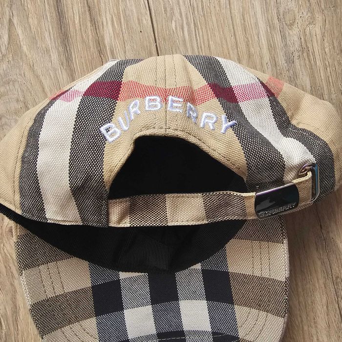 Vand Sapca Burberry NOUA Marime UNIVERSALA LV AMIRI
