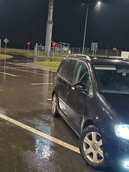 Vând Volkswagen Touran