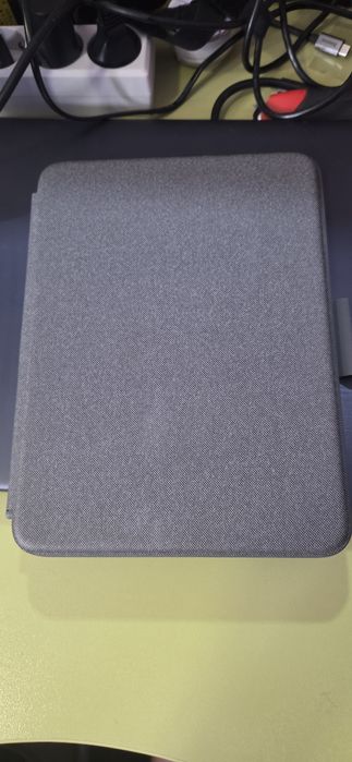 Кейс+ клавиатура Logi за Ipad a16(10th/11th gen)