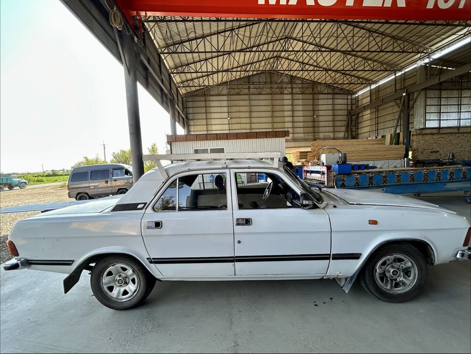 Mashina sotiladi volga 3101