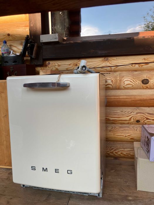 Ретро съдомиялна за вграждане 60 см SMEG с неработещ програматор