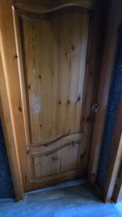 Продам деревянные двери