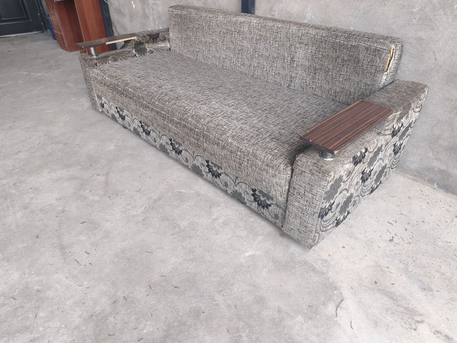 Срочно продам диван