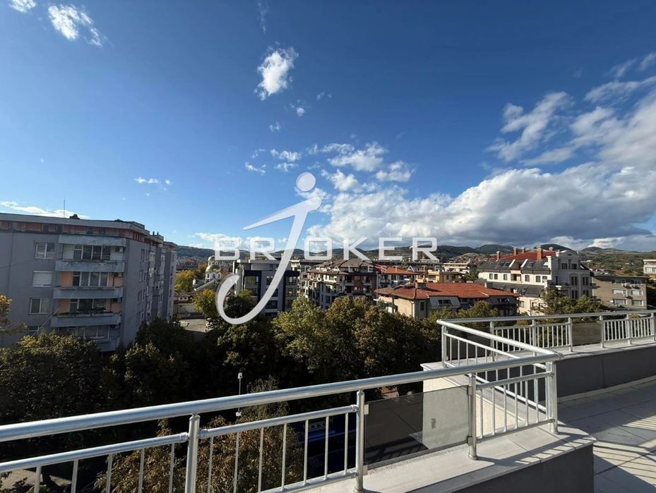 Продава се Многостаен апартамент в Кърджали, Център - 326 кв.м за 921 €/кв.м - Снимка #1