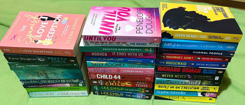Като нови книжки на английски: It Ends With Us, Housemaid, Normal People, Call Me By Your Name, Pretty Girls, Fall of Giants и още 24