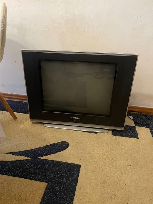 Стол, тумба, телевизор