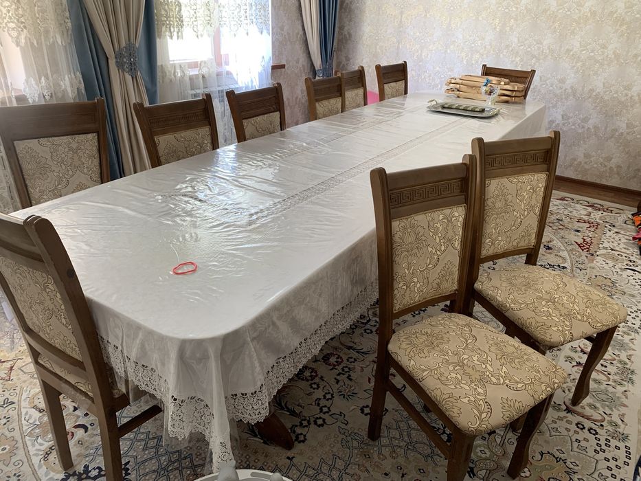Продам деревянные стулья для кухни / гостинной.