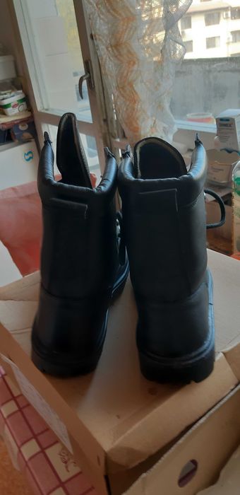 Продавам мъжки ботуши