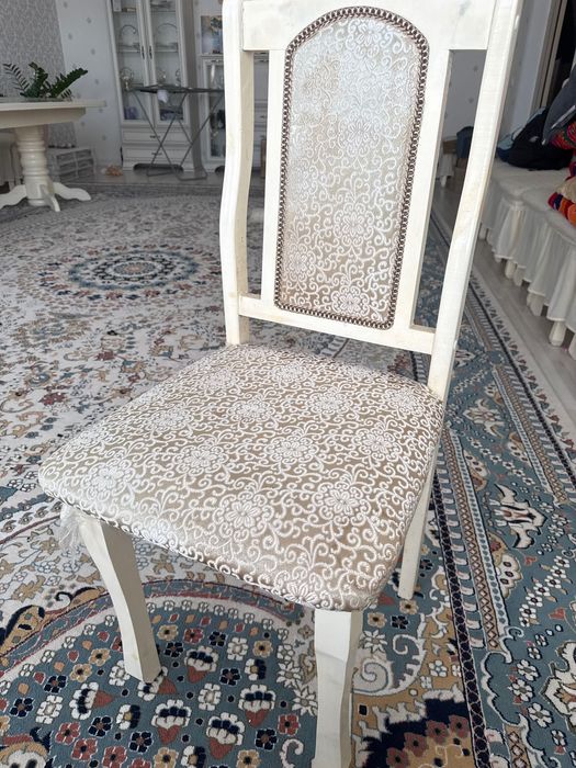 Стол со стульями гостиная