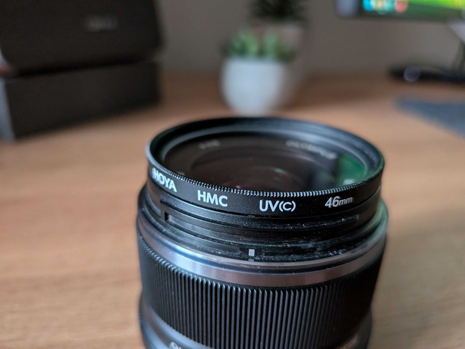 Olympus 25mm F1.8 MSC = Filtru UV Hoya + Parasolar MFT (4/3)