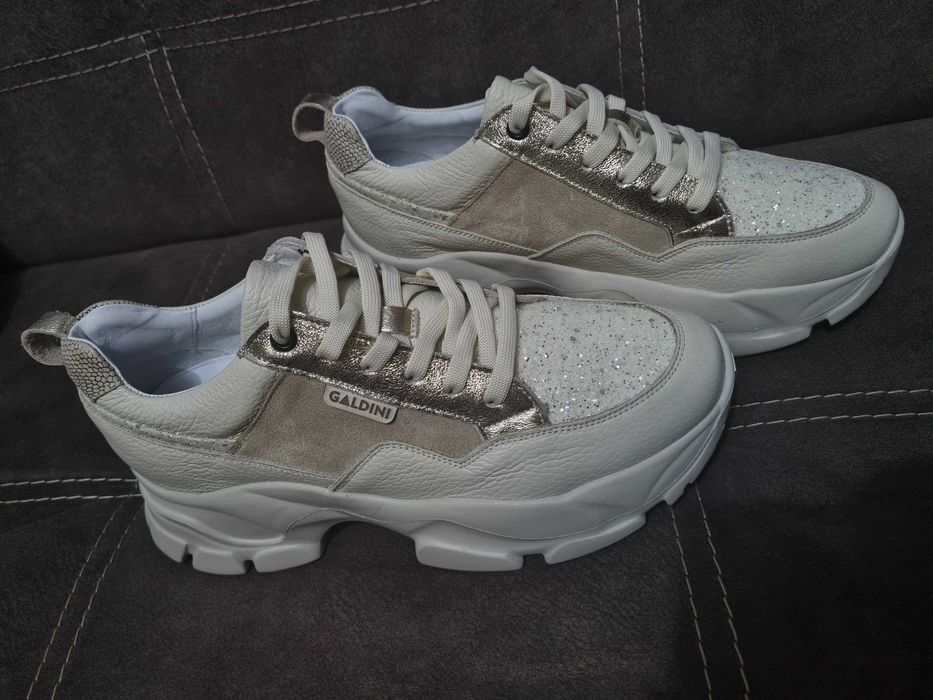 Дамски обувки от естествена кожа и велур