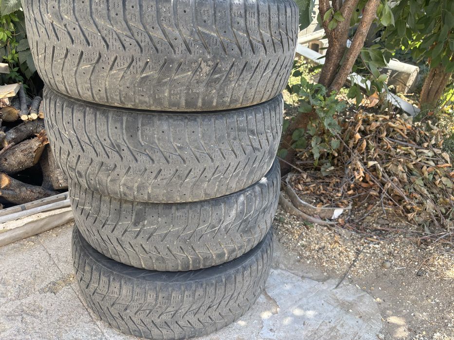Зимние шины 215/55 R17