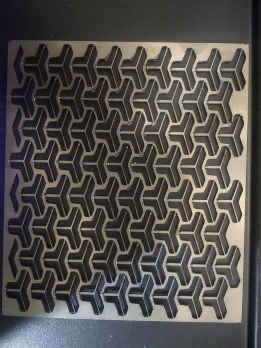 Оптоволокно лазер станок ердамида металл листларни кесиш хизмати