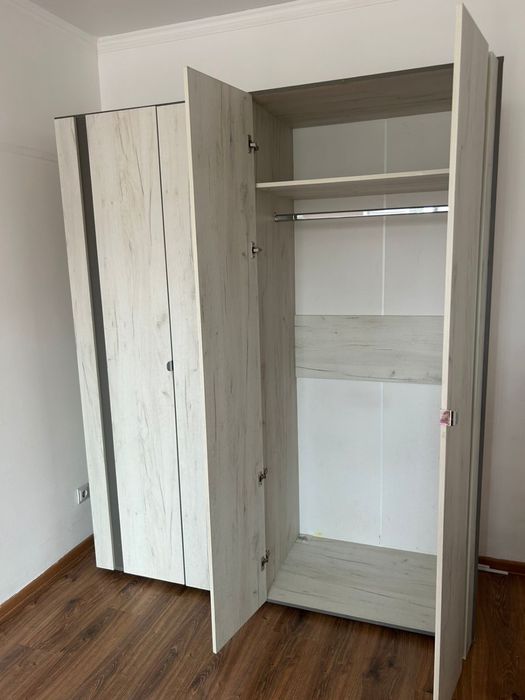 Срочно продается шкаф и прихожка