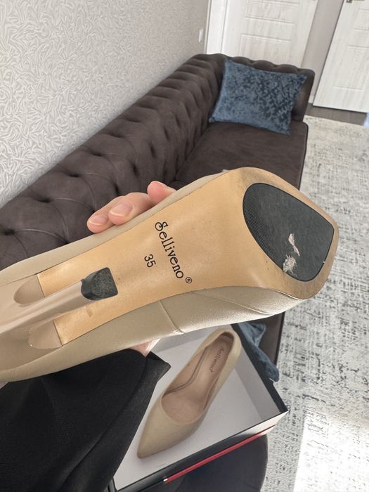 Новые туфли беж 35 размер