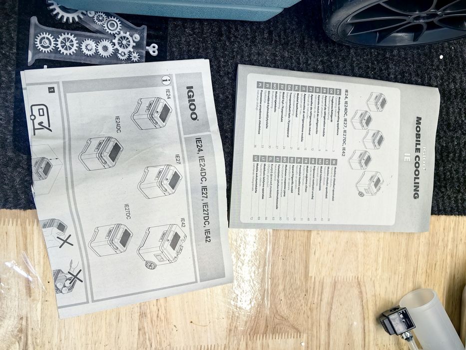 IGLOO Електрическа хладилна кутия IE42 220V AC/12V DC 42L Roller - Ice