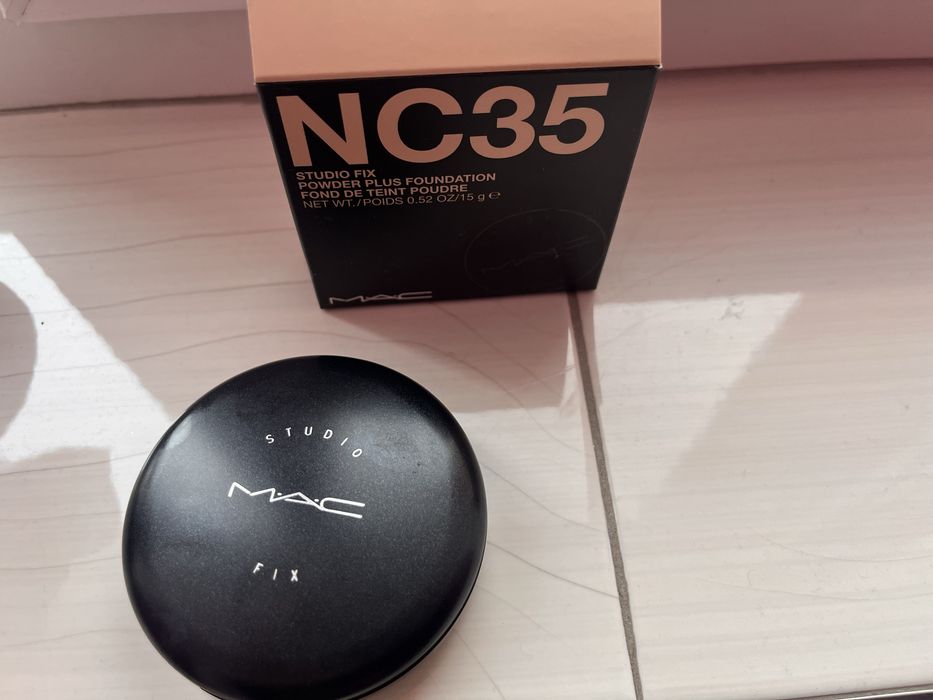 Max studio fix powder plus foundation