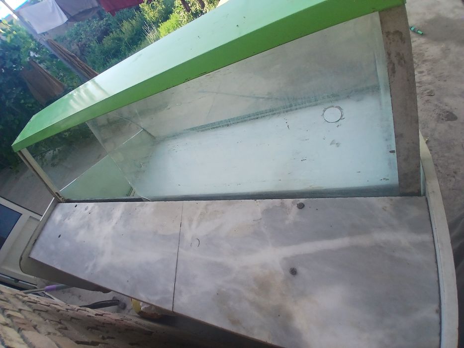 Vetrina sotiladi, xolati yaxshi