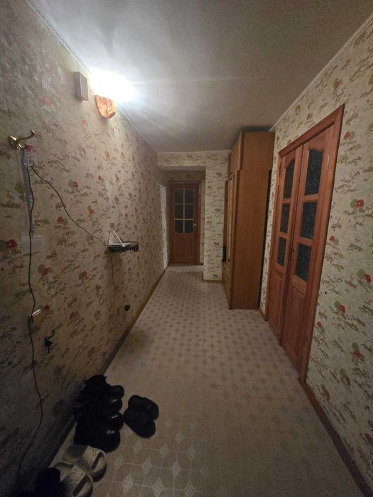 продам 2 комн Зайсан 1995 кирпич