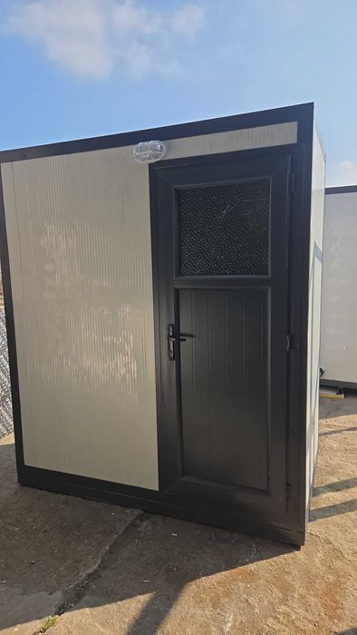 Мобилна тоалетна и баня