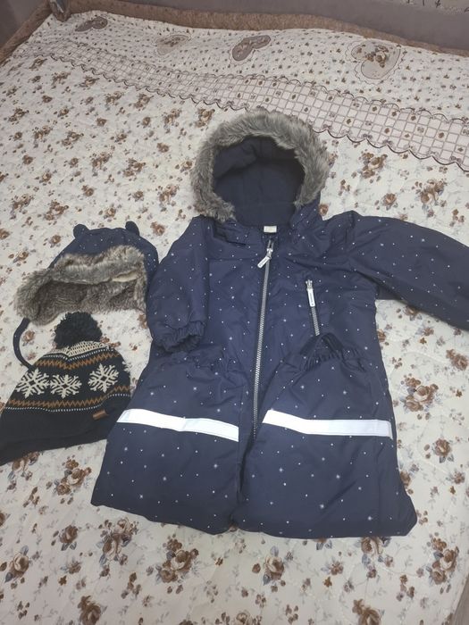 Продаются комбинезон и шапочки