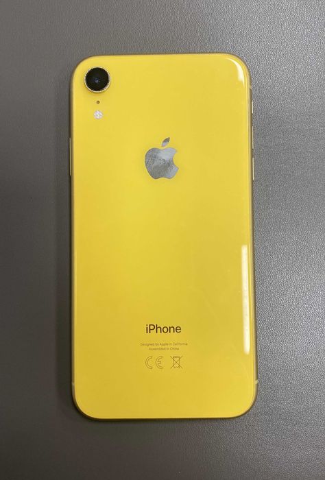 IPhone XR 64GB + Case