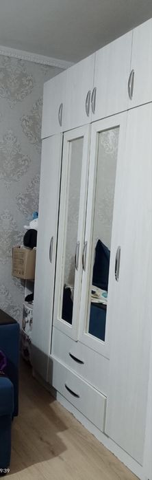 Белый красивый шкаф продам