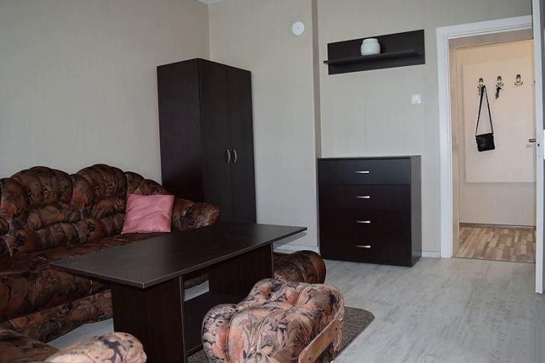 Дава се под наем Тристаен апартамент в Пловдив, Кършияка - 68 кв.м за 459 € - Снимка #3