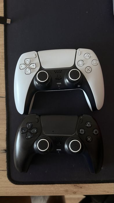 PS5 с 2 геймпадами