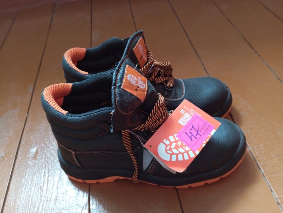 Жумыс аяакким 47 размер.