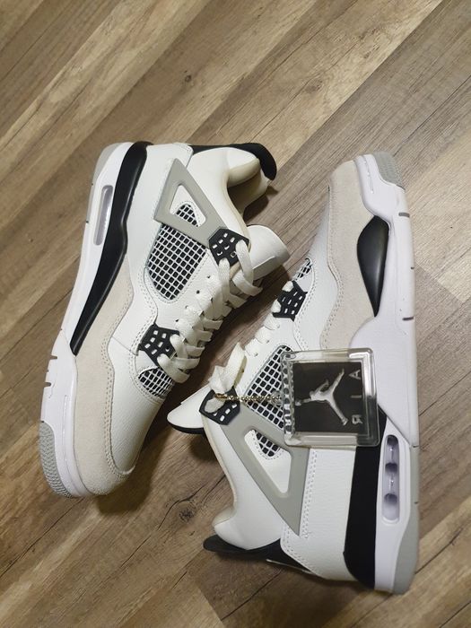 Jordan 4 OG Flight Club