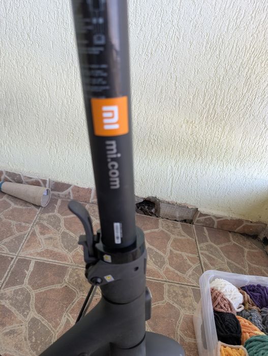 Trotinetă electrică Xiaomi – foarte comodă pentru oraș, stare bună