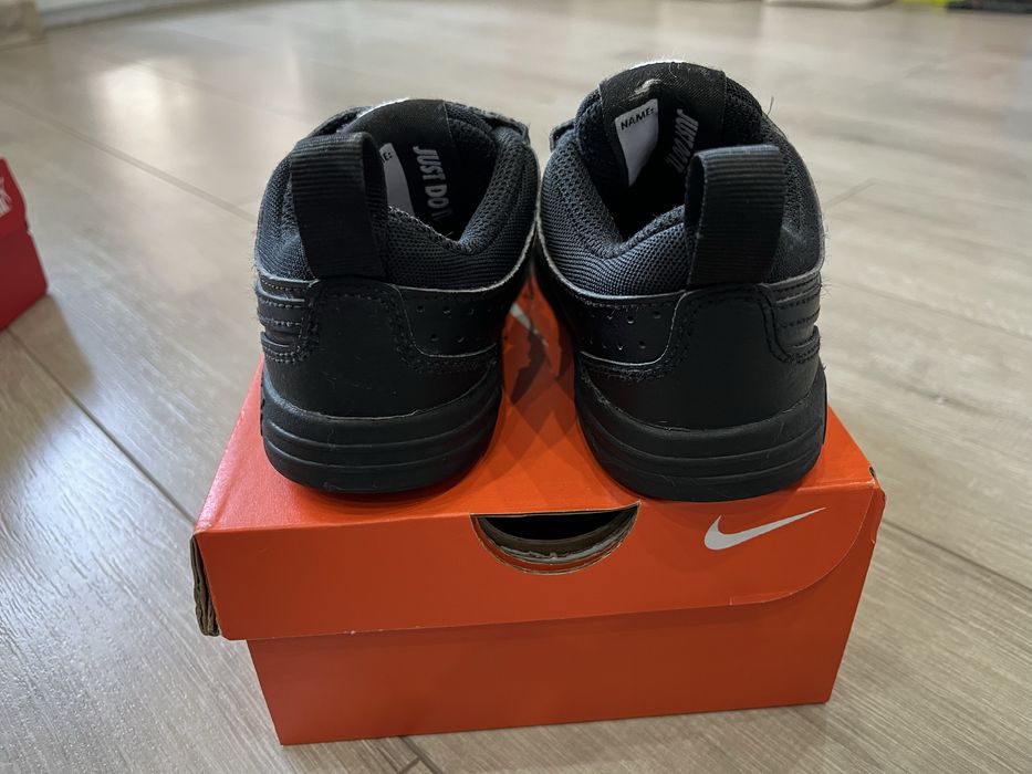 Детски спортни обувки Nike