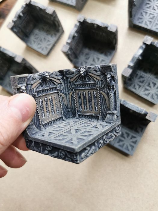 Teren miniaturi Dwarven Forge Den of Evil Room Set