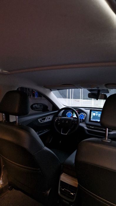 Hongqi sotiladi 2024 yil