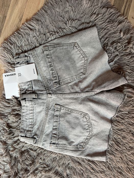 Сиви и бели къси панталони Bershka