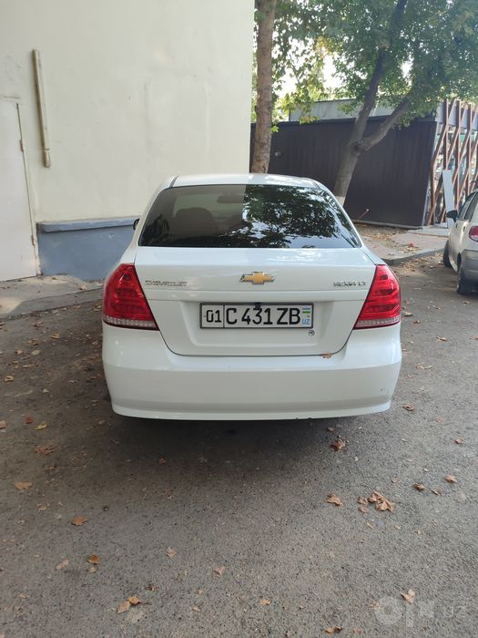 Nexia 3 moshina sotiladi