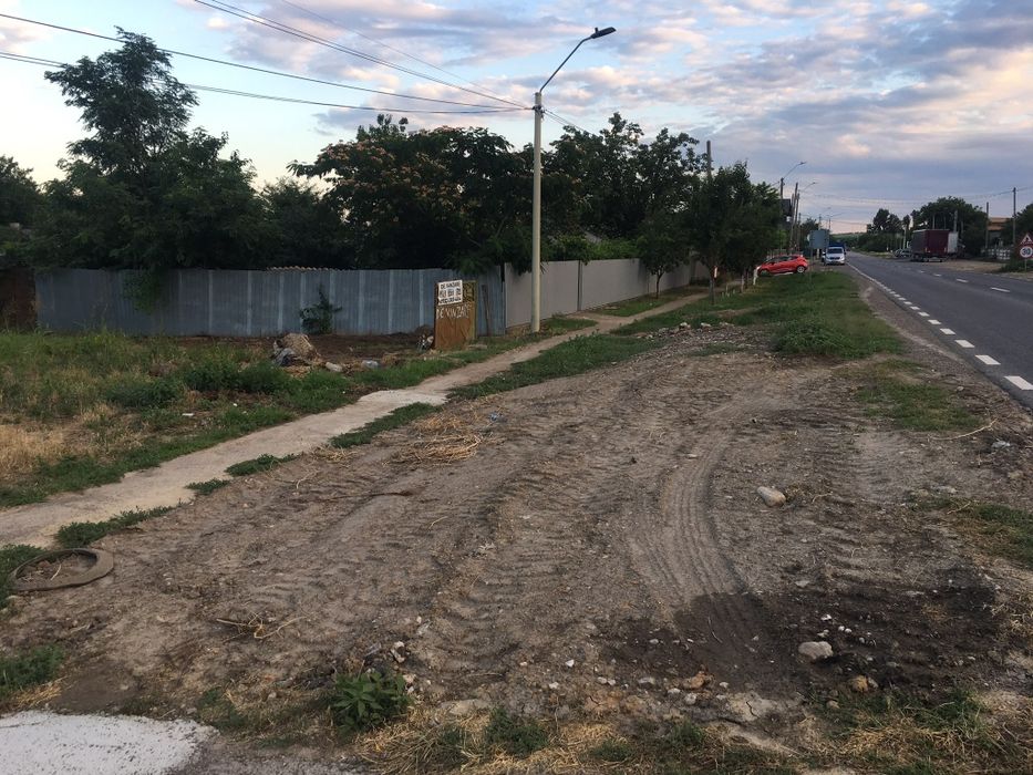 Vând casă în Șivița ,la șosea din cărămidă.Totodată construim și case după placul și proiectul cumpărătorului ,cu un avans de jumătate de preț.