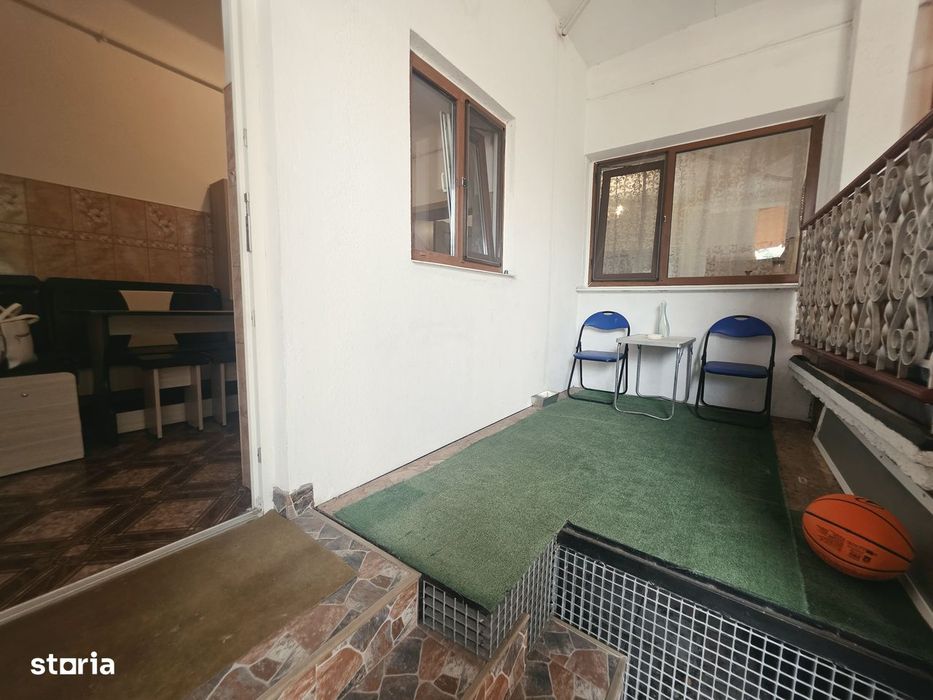 Inchiriez apartament 3 camere cu gradina
