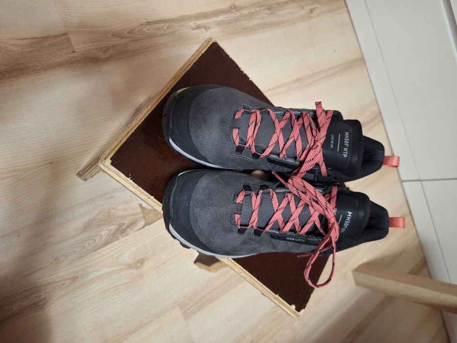 Чисто нови маратонки Quechua