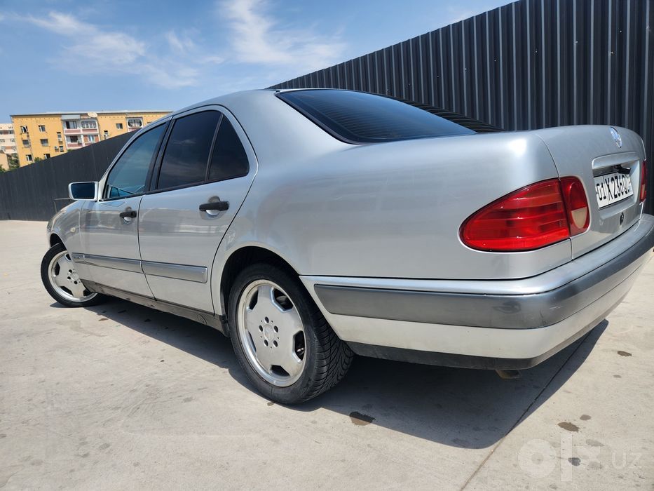 MERCEDES 210 sotiladi