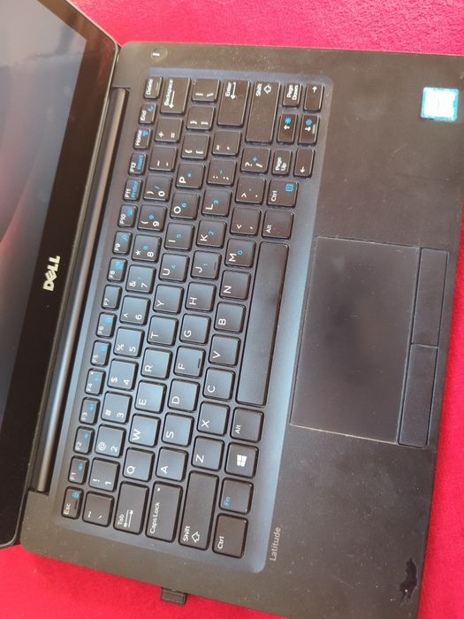 Dell Noutbuk. Sensorli   .Intel core i7.  16/512