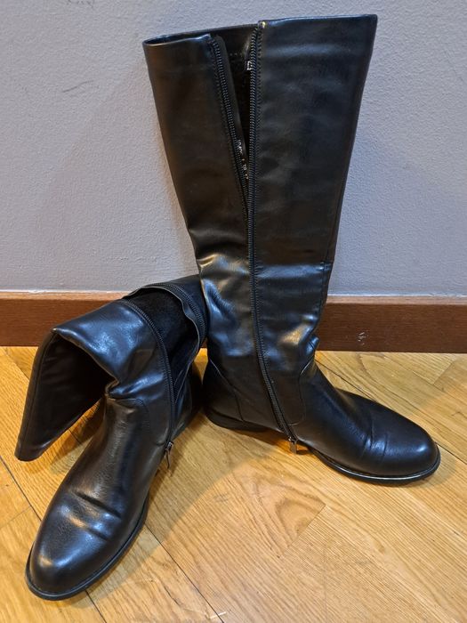 Продам демисезонные сапоги