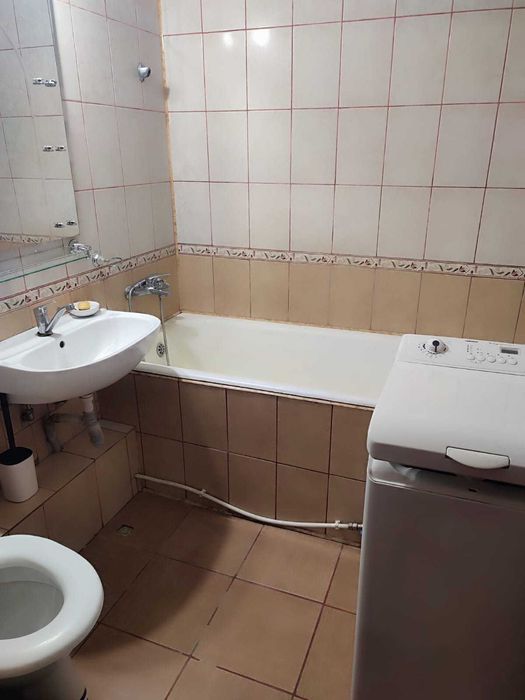 Inchiriez garsoniera Vitan