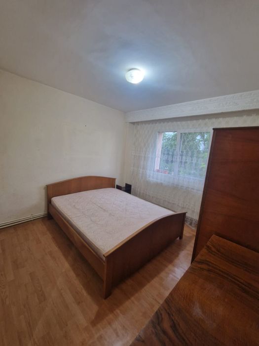 Vand Apartament 2 Camere Decomandat