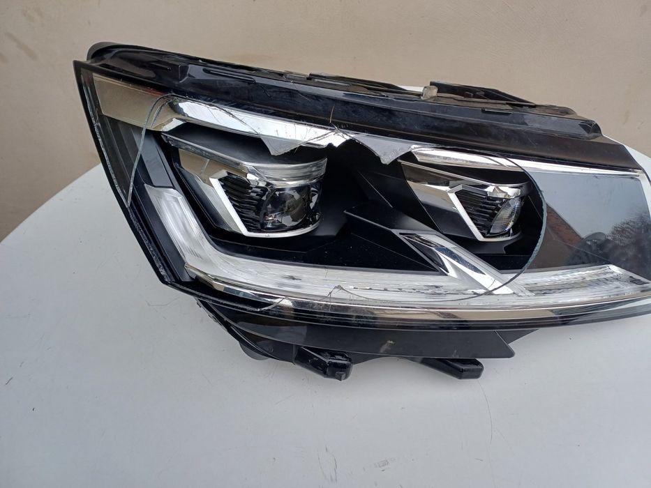 Десен фар за Vw Multivan T6