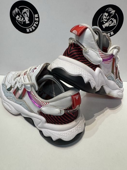 Маратонки ADIDAS OZWEEGO .Номер 37.5